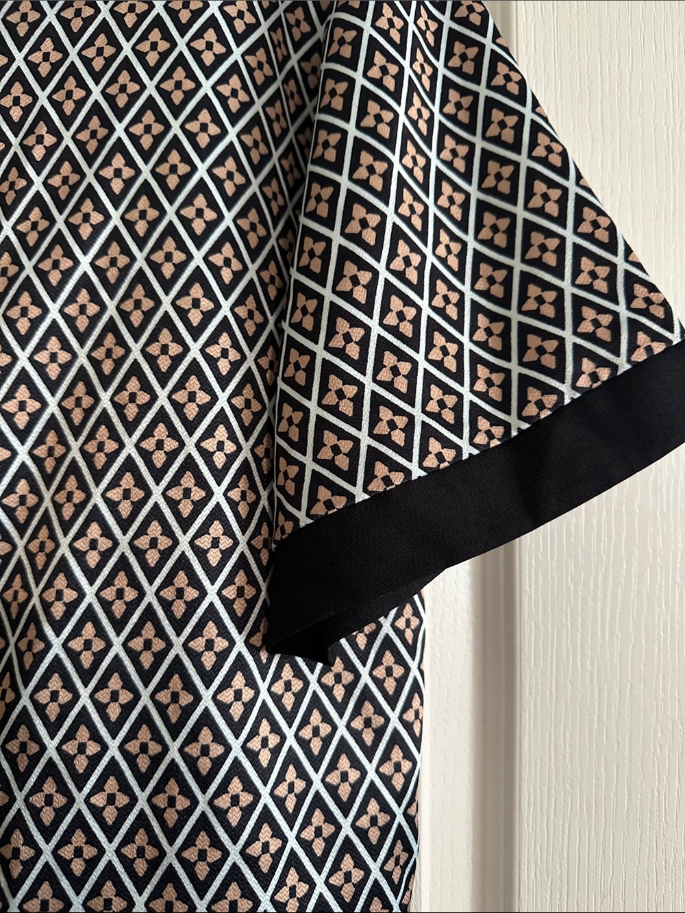 Men's Short-Sleeve Button-Down Shirt in Black & White Diamond Print M - Picture 3 of 5